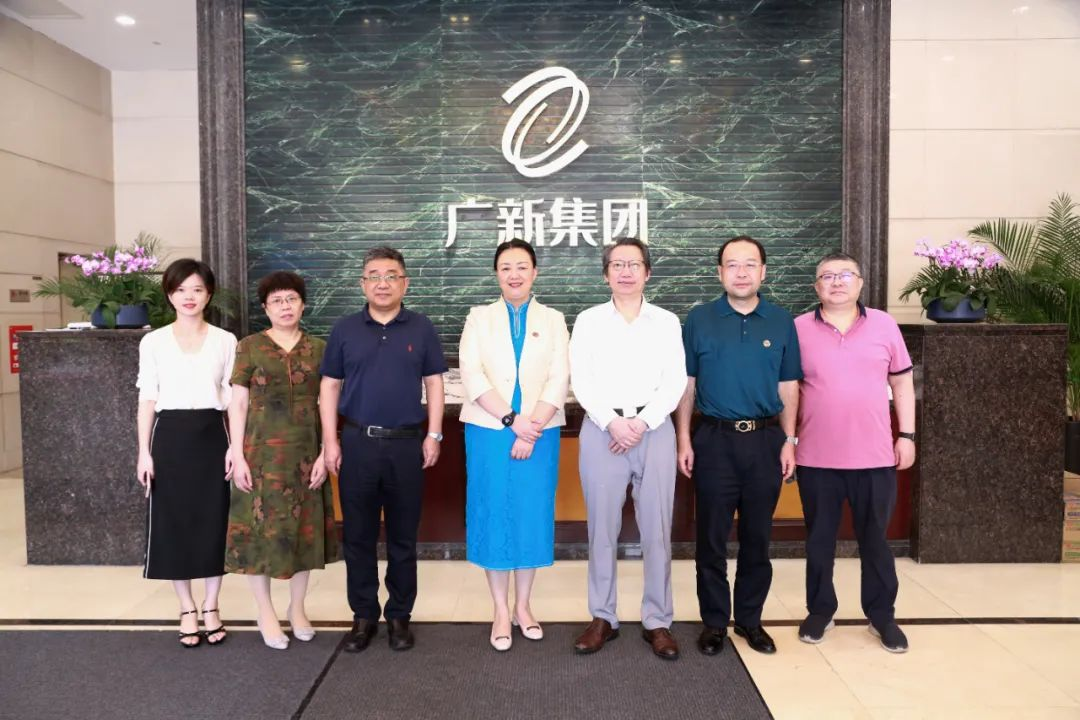 合作共赢 | 粤财控股公司党委书记、董事长金圣宏一行到访龙8唯一官网 合作共赢 | 粤财控股公司党委书记、董事长金圣宏一行到访龙8唯一官网